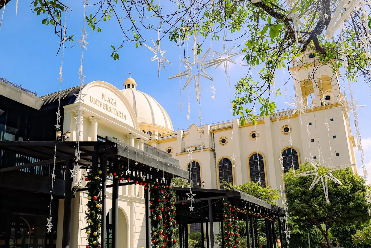 El Centro Histórico de San Salvador alrededor de Plaza Universitaria